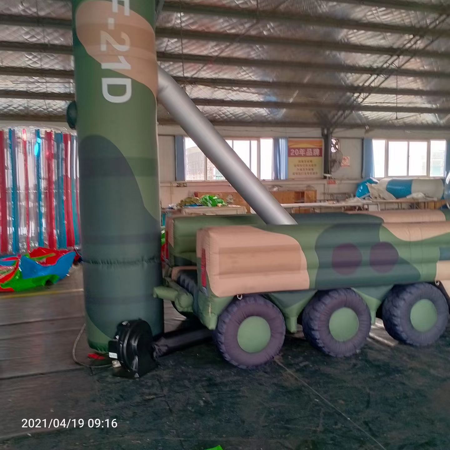 高淳军事演习中的充气目标车辆：模拟发射车雷达车坦克飞机